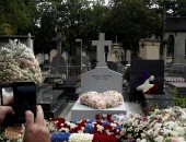 مقبرة مونبارناس تمتلئ بأزهار الفرنسيين بعد دفن جاك شيراك 