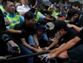 متظاهرو هونج كونج يعكرون صفو الاحتفالات بذكرى تأسيس الصين ويشتبكون مع الشرطة
