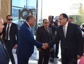رئيس الوزراء يتفقد معرضا للتجهيزات المكتبية للحى الحكومى بالعاصمة الإدارية