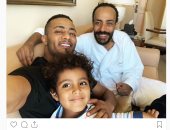 محمد رمضان بصحبة ابنه فى زيارة سريعة لشقيقه بأمريكا