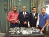 صور.. جمارك مطار برج العرب الدولى تحبط تهريب كمية من المشغولات الفضية