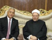 صور.. محافظ المنوفية يستقبل مفتى الديار المصرية بمكتبة بالديوان العام
