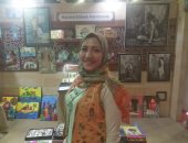 فيديو.. فنانة تشكيلية تعرض أعمال أطفال وذوى القدرات الخاصة بمعرض تراثنا