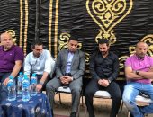 صور.. حسام البدرى وجهاز المنتخب فى عزاء والد سيد معوض بالفيوم