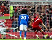 ليفربول يعزز صدارة الدوري الانجليزي بثنائية مثيرة أمام ليستر سيتي.. الريدز يقترب من معادلة رقم مانشستر سيتي القياسي.. إصابة محمد صلاح تثير قلق الجماهير... وكلوب غاضباً: لماذا لم يطرد تشودري؟