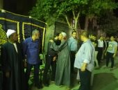 صور.. سيد معوض يتلقى العزاء فى والده بمسقط رأسه بمدينة الفيوم
