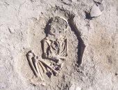 علماء الآثاء يحاولون اكتشاف لغز عملية دفن طفل منذ 5700 عام فى تركيا