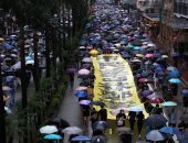 عشرات الآلاف يتظاهرون فى تحد لحظر الأقنعة فى هونج كونج