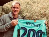 تير شتيجن يحتفل بوصوله للمباراة الـ 200 مع برشلونة 