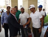 صور.. محافظة بورسعيد يلتقى الشباب المشاركين فى التوعية بمنظومة التأمين الشامل