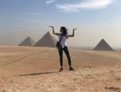 شاهد.. إدريانا ليما تزور مصر وتلتقط الصور أمام الأهرامات