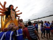 الهنود يحتفلون بذكرى انتصار الخير على الشر فى مهرجان "دورجا بوجا"