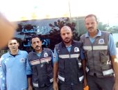 صور.. مسعفان وسائقان يسلمون 220 ألف جنيه عثروا عليها بجوار متوفين فى حادث ببنى سويف