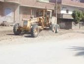 صور.. حملات نظافة وتمهيد للطرق العامة بمركزى دير مواس وأبو قرقاص بالمنيا