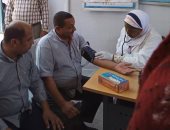 صور.. قافلة طبية وعلاجية بقرية نزلة اسمنت بمركز أبو قرقاص فى المنيا