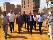 صور.. محافظ الشرقية يتفقد أعمال رصف محور السلام المروري ويأمر بإزالة برج مخالف 