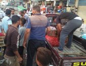 صور.. حملة لإزالة إشغالات أسواق الخضار من شوارع وميادين مرسى مطروح