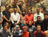 خلال مشاهدتهم لـ "الممر".. روح النصر تسود قاعة الفنون والمؤتمرات بجامعة المنيا