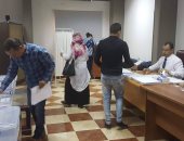 صور.. إقبال ملحوظ على التصويت فى انتخابات نقابة الأطباء بالبحر الأحمر