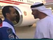 شاهد.. محمد بن زايد يستقبل هزاع المنصورى وسلطان النيادى لدى وصولهما الإمارات