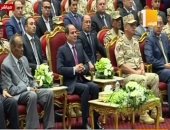 الرئيس يشهد الندوة التثقيفية الـ31.. السيسى يكرم رئيس الأركان الأسبق وجندى أصيب فى سيناء.. ويؤكد: الجيش يخوض حربا على الإرهاب ومعركة للبناء فى كل ربوع مصر.. المشير طنطاوى رجل عظيم قاد البلاد فى أصعب الفترات