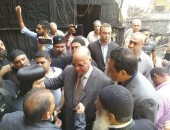 محافظ القاهرة يتفقد موقع حريق كنيسة حلوان ويتابع التحقيقات
