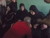 راجح قاتل.. "محافظ المنوفية" يقدم عمرة لوالد ووالدة محمود البنا شهيد الشهامة
