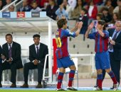 زي النهاردة من 15 سنة.. ميسي يشارك لأول مرة بقميص برشلونة