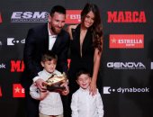 ميسى يتسلم جائزة الحذاء الذهبى كأفضل هداف فى أوروبا بحضور أسرته