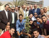 صور.. طلاب طنطا يزرعون 1000 شجرة لتجميل الحرم الجامعى