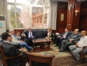 "التنمية الصناعية" تبحث مع محافظ الأقصر مستجدات منطقة البغدادى