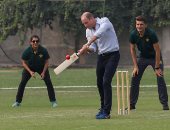 الأمير ويليام وكيت ميدلتون يلعبان الكريكيت فى باكستان