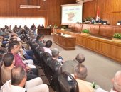 صور.. محافظ أسيوط يعقد جلسة حوار مجتمعى لتفعيل قانون التصالح فى مخالفات البناء