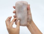 باحثون يطورون جلدًا صناعيًا يلتف حول الأجهزة لجعلها حساسة