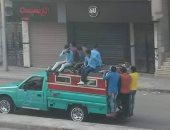 اضبط مخالفة.. طلاب يستقلون أسطح سيارات النقل للذهاب إلى مدارسهم فى دمياط