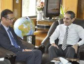 صور.. رئيس جامعة القناة يسلم شهادات البرنامج التدريبى لأطباء 18 دولة أفريقية