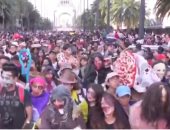 شاهد.. آلاف من الزومبى ينتشرون فى شوارع مكسيكو ضمن فعاليات احتفال سنوى