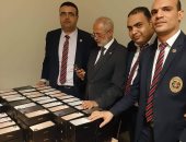 صور.. جمارك مطار القاهرة تحبط محاولة تهريب كمية من الهواتف المحمولة