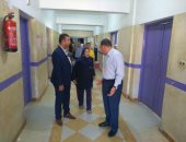 صور.. محافظ الشرقية يقيل مدير مستشفى منيا القمح ..إعرف السبب