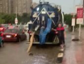 محافظ القاهرة يتفقد محور صلاح سالم لمتابعة شفط تجمعات مياه الأمطار