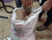 إعدام لحوم فاسدة خلال حملات للتفتيش على محال اللحوم بالزاوية الحمراء.. صور