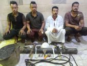 سقوط 4 عاطلين أثناء سرقتهم كابلات التليفونات فى بولاق أبو العلا