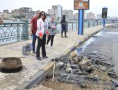 صور.. محافظ دمياط تتابع أعمال صيانة شبكة صرف مياه الأمطار بكورنيش النيل
