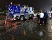 صور.. الانتهاء من شفط مياه الأمطار بعدة شوارع فى مدينة نصر 