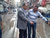 صور.. محافظ الإسكندرية يكلف السكرتير العام بتفقد تصريف الأمطار خلال النوة
