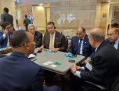 محافظ بنى سويف يجتمع بلجنة التنمية الاقتصادية بتشارلوت لبحث الاستفادة من تجاربها