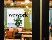 رئيس شركة WeWork  العقارية الأمريكية يحصل على 1.7 مليار دولار بعد خطة إنقاذها