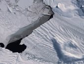وكالة الفضاء الأوروبية تنشر صورا جديدة عن تصدعات ضخمة فى أنتاركتيكا