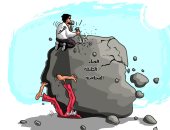 كاريكاتير الصحف السعودية.. شعب لبنان يفتت صخرة فساد الطبقة السياسية