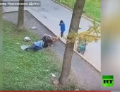 شاهد.. لحظة سقوط طفلة فى بلاعة ومحاولة الأم إنقاذها بروسيا